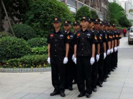 保安人員在停車(chē)場(chǎng)進(jìn)行工作時(shí)，需要負(fù)責(zé)什么呢？